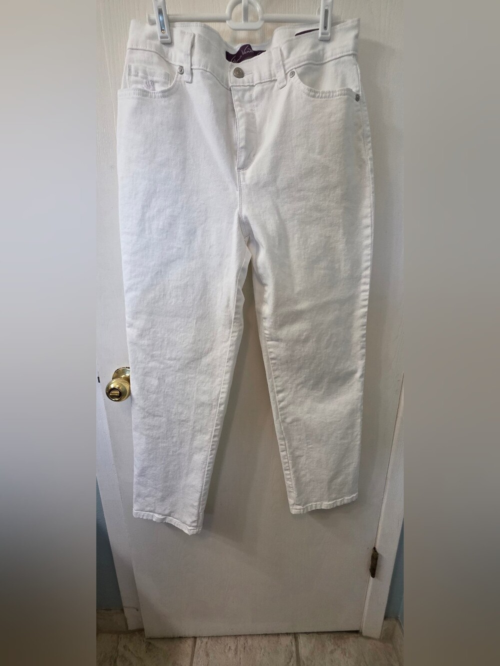Gloria Vanderbilt Women's White Straight-Leg Jeans